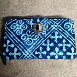 Vera Bradley RFID turnlock wallet